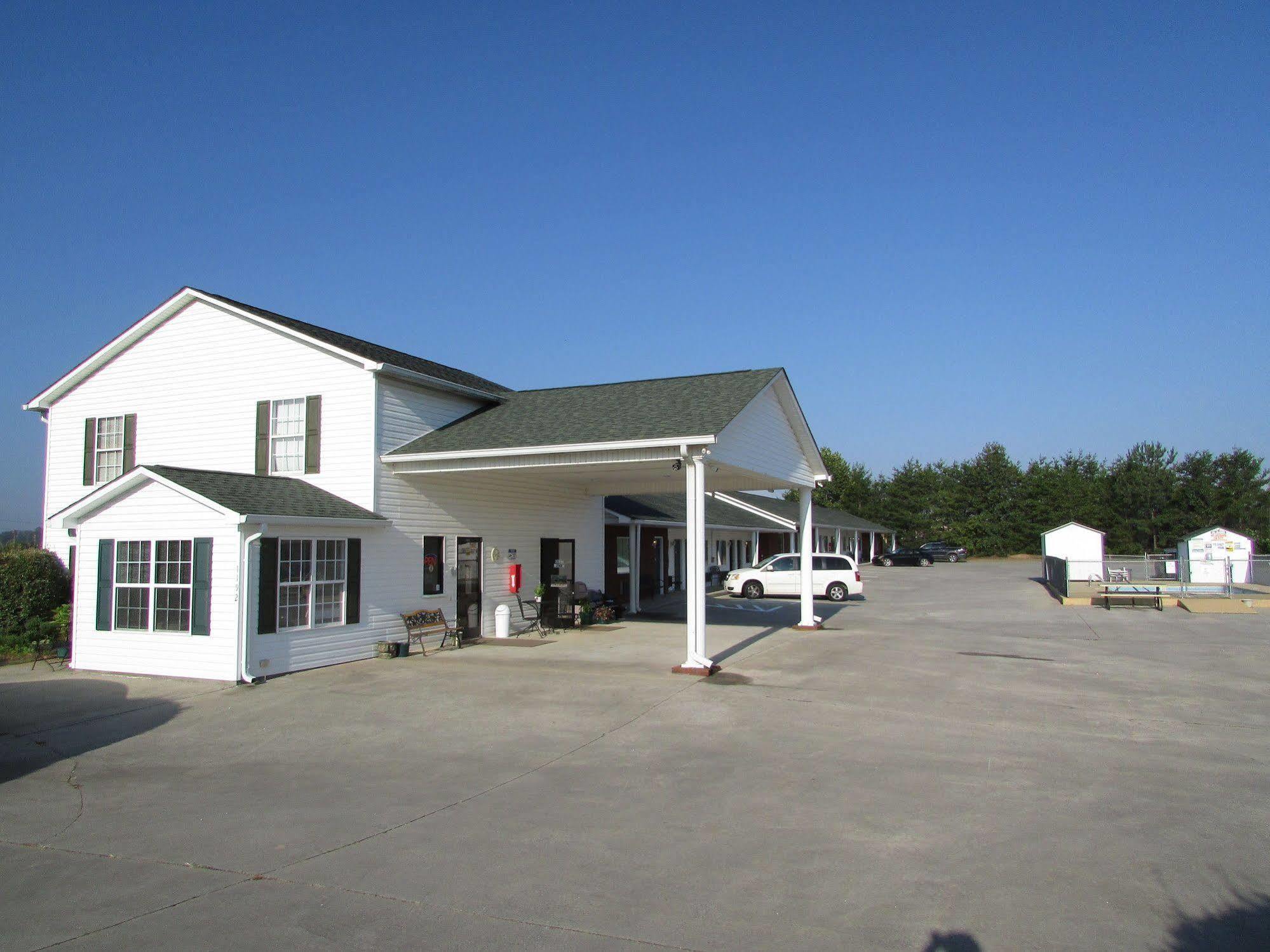 Douglas Inn & Suites, Blue Ridge, Ga Exterior photo